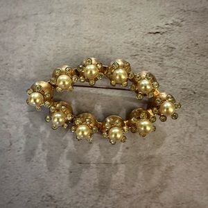 Vintage pearl brooch